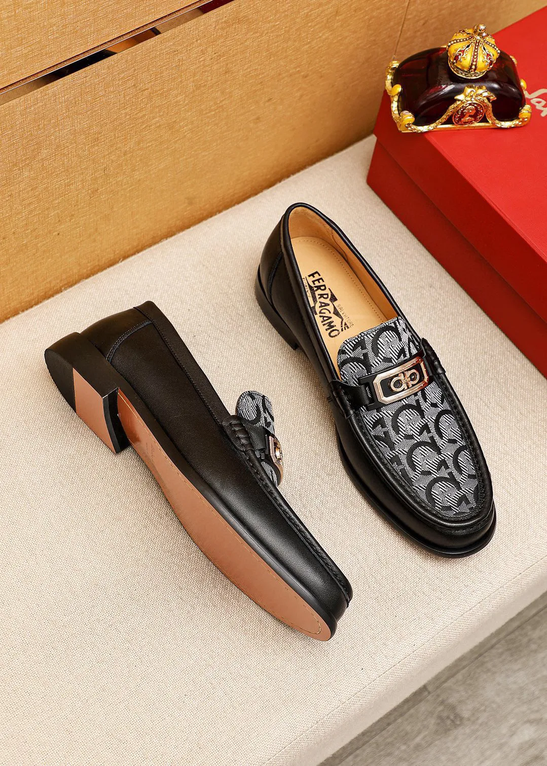 Men's shoes 💰442 💐 Product trademark: Ferragamo "Ferragamo" casual leather shoes Regular size: 38-44 (45.46🉑️customized) Product materials: Selected imported first-layer calfskin upper + original hardware buckle, imported water-dyed cow leather lining. Strong three-dimensional visual effect, combined outsole Color: 1⃣️color optional